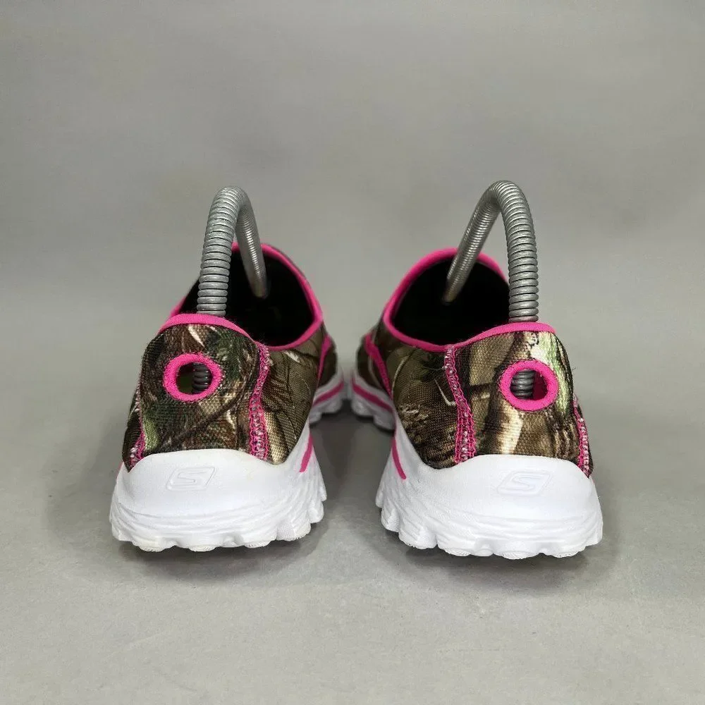 Skechers Girl's Size 5 Go Walk 2 - The Real‎ Deal Slip On Camouflage Sheos